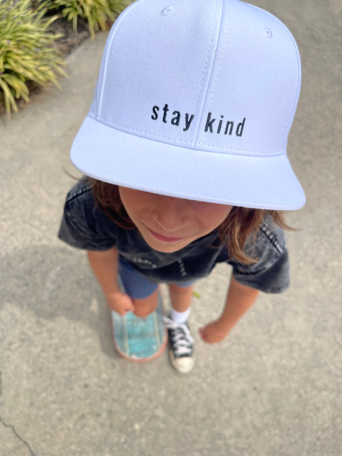 stay kind flat bill